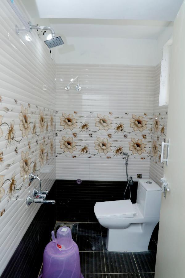 מלון Madanapalle Cnr Residency מראה חיצוני תמונה