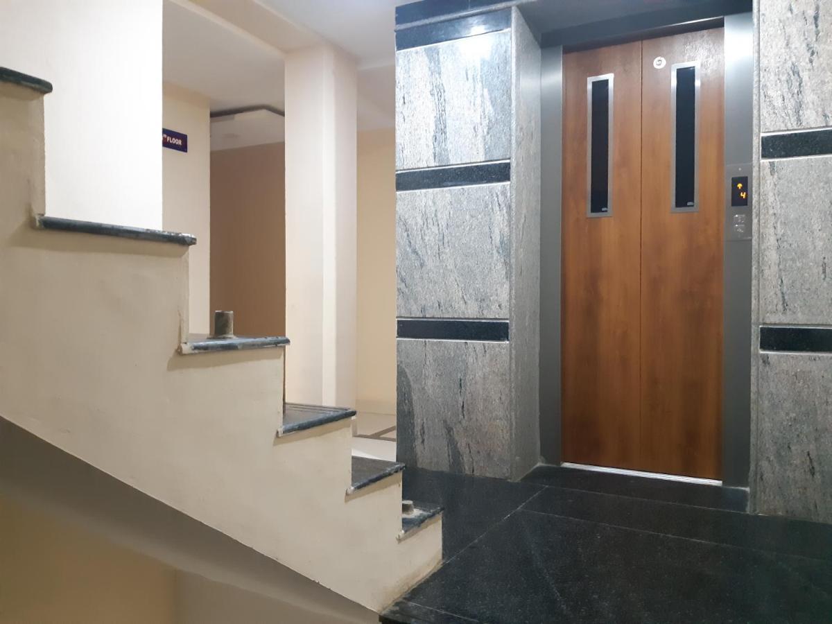 מלון Madanapalle Cnr Residency מראה חיצוני תמונה