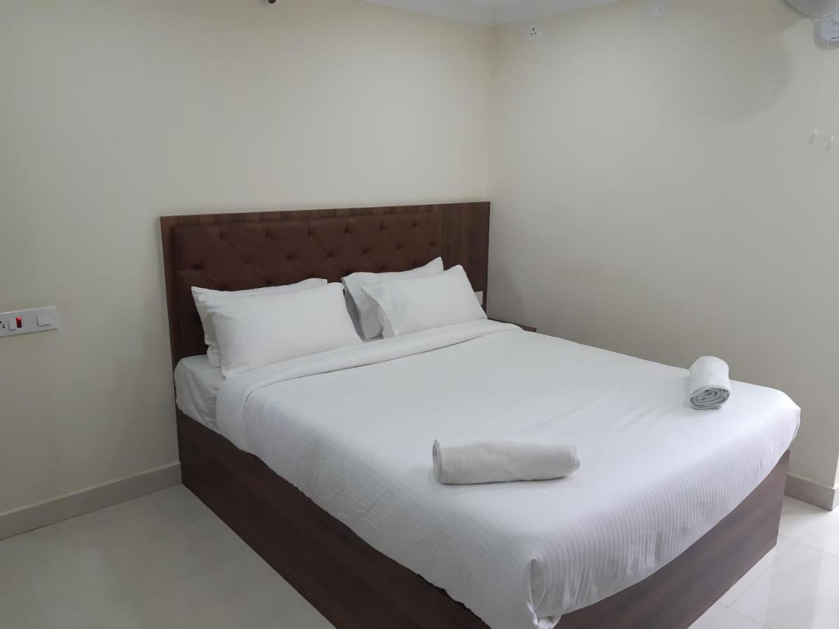 מלון Madanapalle Cnr Residency מראה חיצוני תמונה