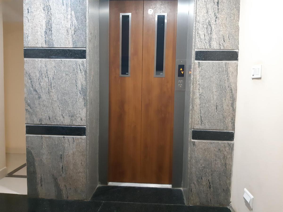 מלון Madanapalle Cnr Residency מראה חיצוני תמונה