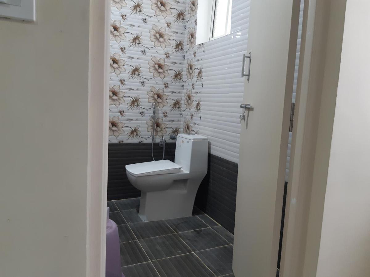 מלון Madanapalle Cnr Residency מראה חיצוני תמונה