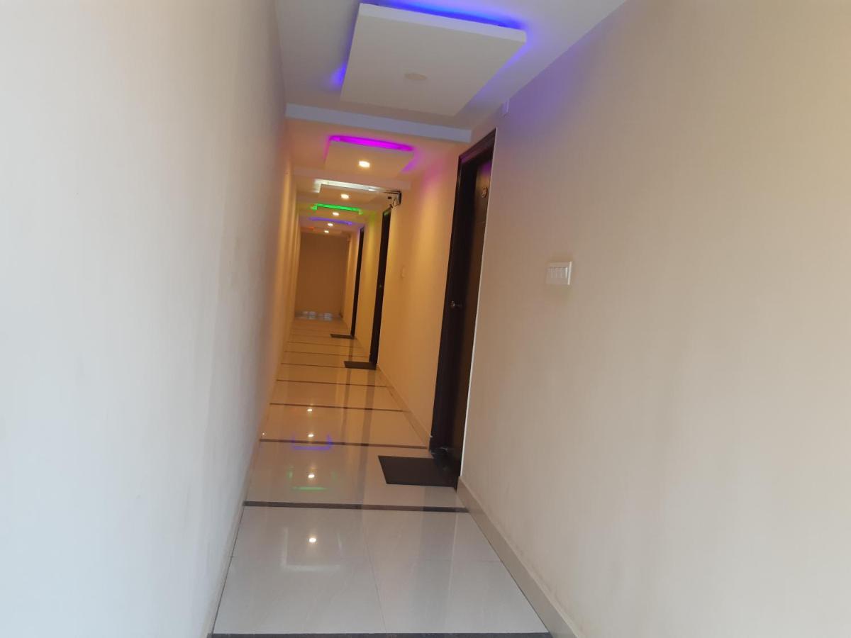 מלון Madanapalle Cnr Residency מראה חיצוני תמונה