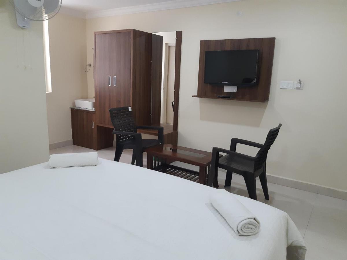 מלון Madanapalle Cnr Residency מראה חיצוני תמונה